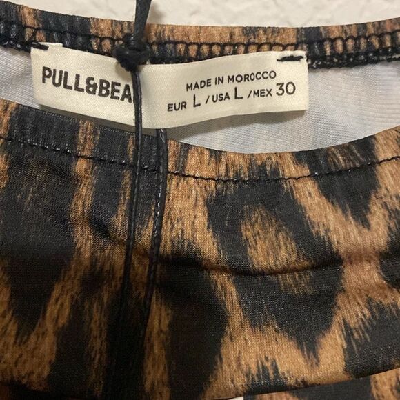 Bundle 3 for $50 | Pull&Bear Leopard Print Crop Top – NWT - Picture 2 of 4